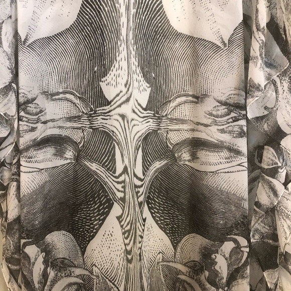 CHICO'S SMALL MEDIUM Black White Cardigan Fringe Wrap Shawl  Oversized Floral - Picture 8 of 9